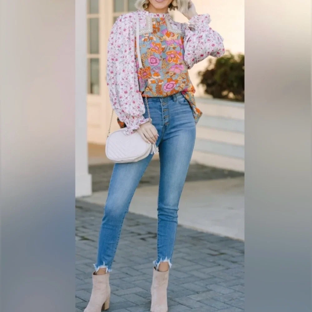 JODIFL Let’s Be Clear Romantic Floral Blouse - Picture 2 of 8